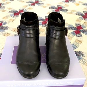 Bioheels by orthofeet style EMMA 8.5Wide black bootie